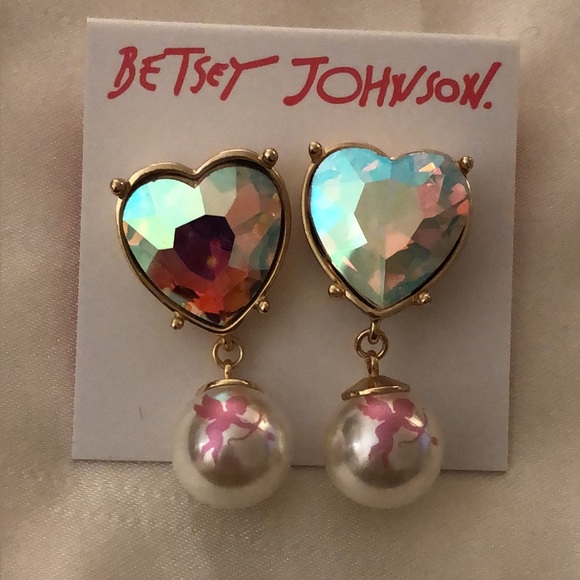 Betsey Johnson Gold Tone XOXO Iridescent Heart & Faux Pearl Cupid Drop Earrings - Picture 2 of 10